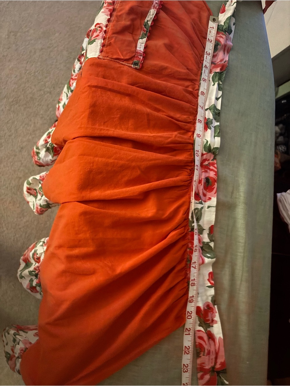 Vintage apron of beautiful colorful floral design. Handmade of all cotton! - Picture 5 of 10